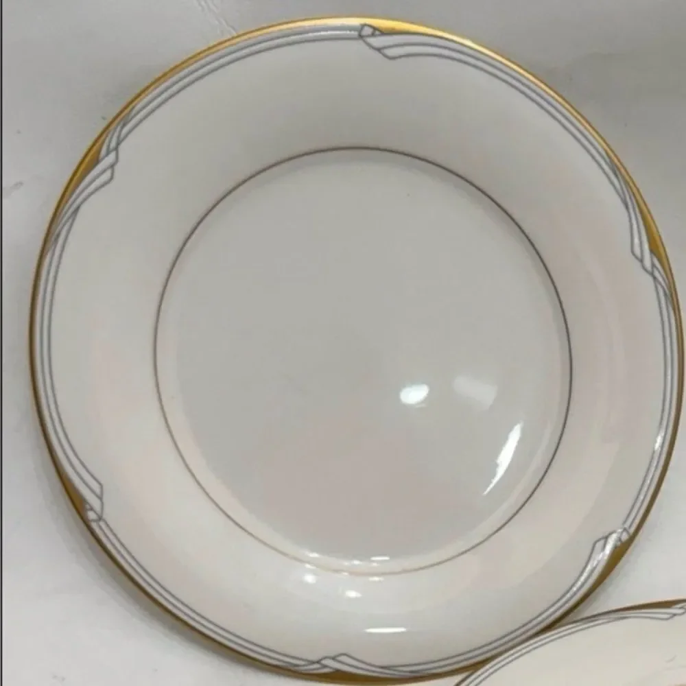 Noritake Golden Cove 1 Fine China Japan 7719 White Ivory Gold Accent Salad Plate